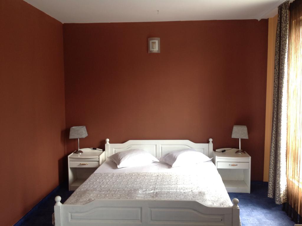 Hotel Shterev Sopot Bagian luar foto
