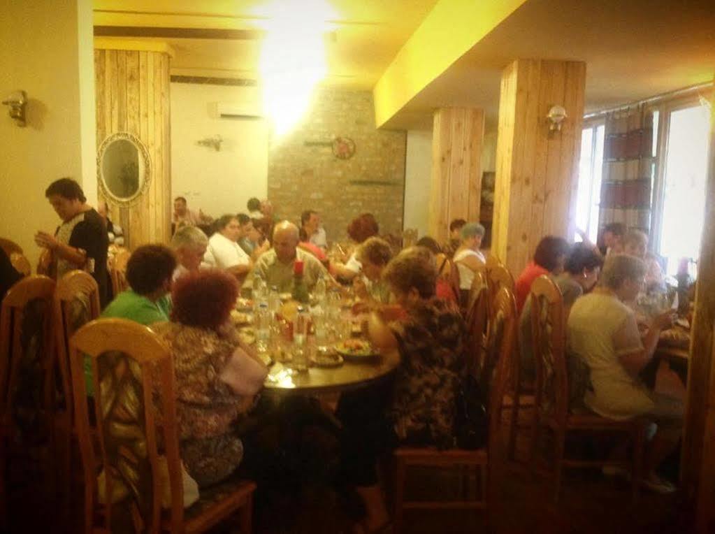 Hotel Shterev Sopot Bagian luar foto