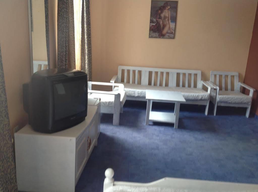 Hotel Shterev Sopot Bagian luar foto